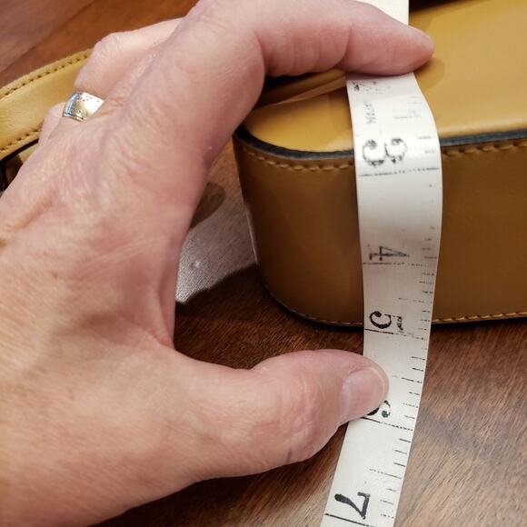 VINTAGE new no tags rare emblem GUESS leather shoulder bag - Picture 8 of 8